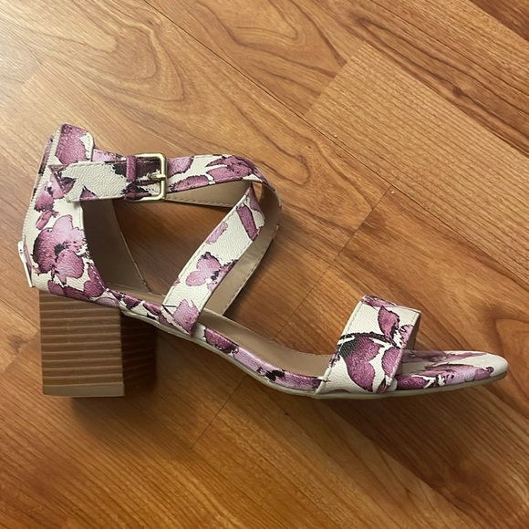 Purple and White Florabl Heeled Sandals - Picture 3 of 3
